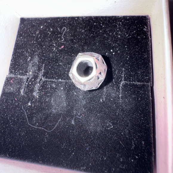 Elegant Silver Geometric Charm Star bead by Trollbeads - Picture 3 of 4